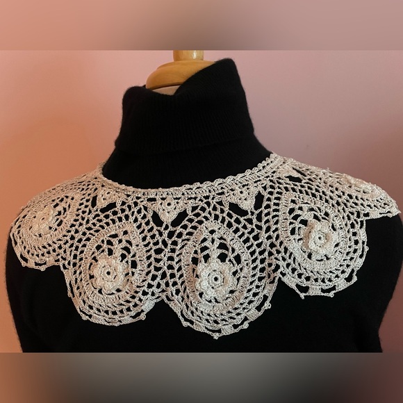 Vintage Crochet Lace Collar - Picture 4 of 7